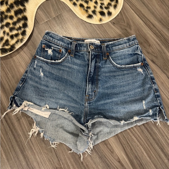 Abercrombie & Fitch Pants - High rise mom short denim